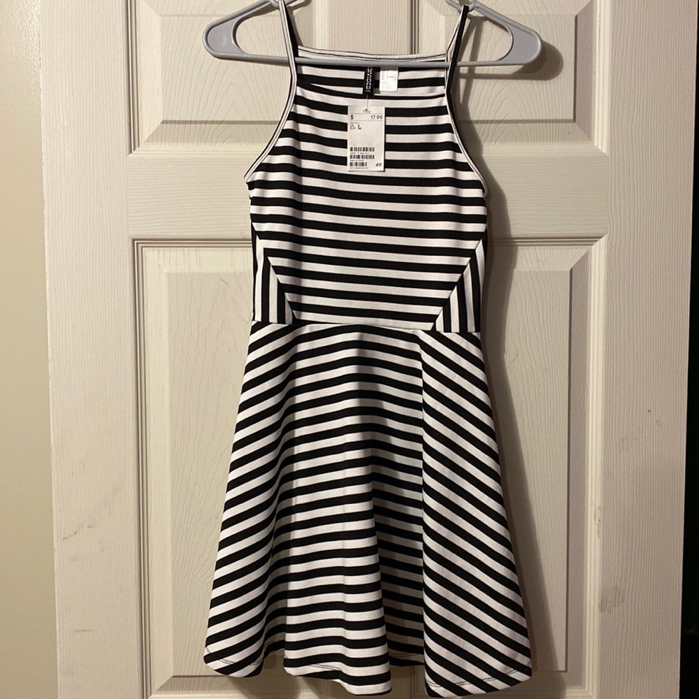 🤍🖤NWT! Summer Dress!💃Black and White Stripe!🖤🤍